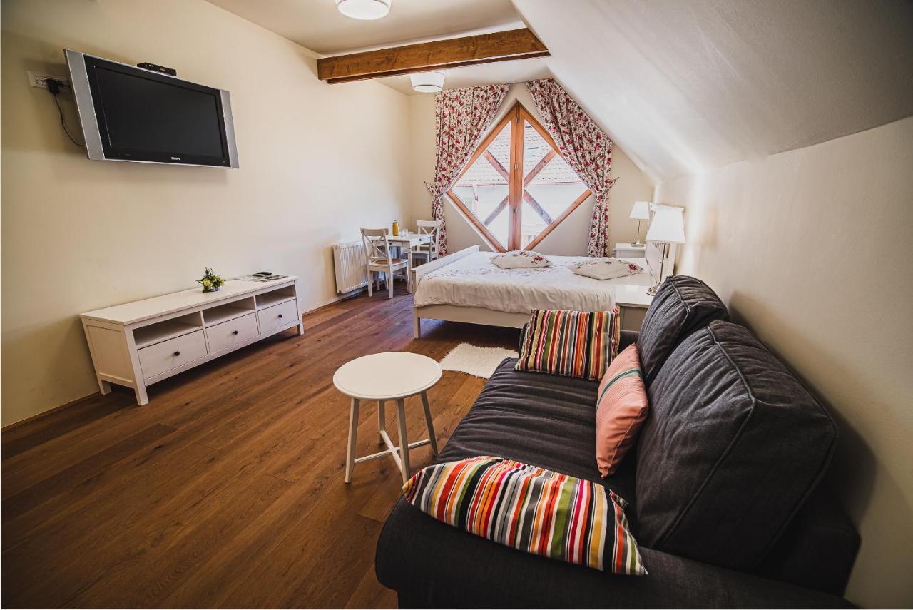 Farm Stay Zurej Šentjur Exteriör bild